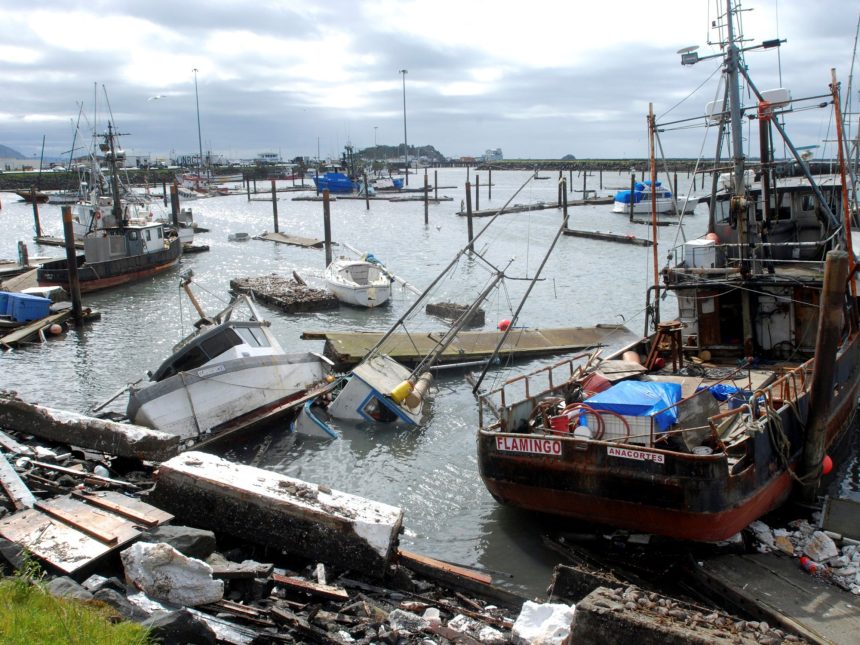 Crescent City: El pueblo de EE. UU. que enfrenta tsunamis devastadores