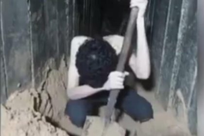 Rehén israelí revela su angustia en video de Hamas: ‘Cavo mi tumba