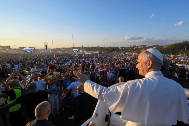 Jóvenes Católicos de Todo el Mundo se Unen en Roma con el Papa