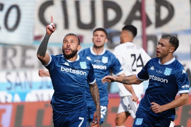Racing arrasa a Deportivo Riestra y avanza a cuartos de la Copa Argentina