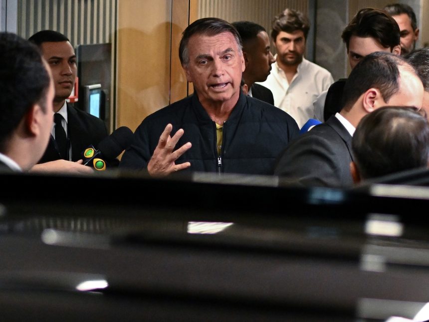Jair Bolsonaro: La Corte de Brasil impone arresto domiciliario