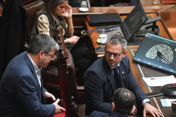 Oposición impulsa ley Garrahan y universidades, Gobierno frena sesión