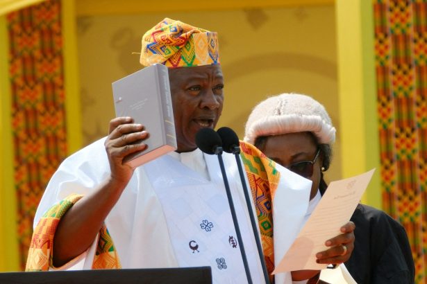 Tragedia en Ghana: Ministro de Defensa y funcionarios mueren en accidente