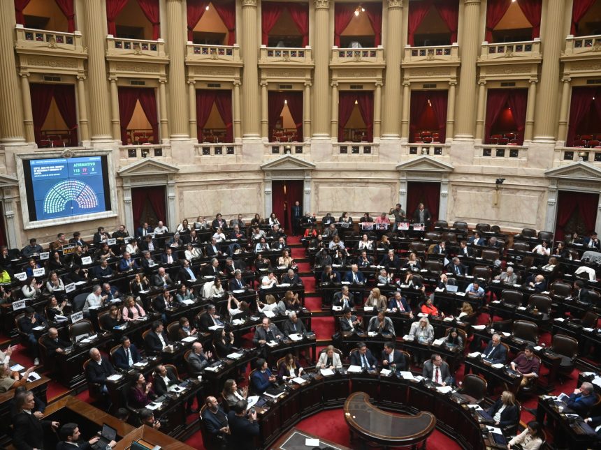Milei sufre otro golpe: Diputados rechazan decretos clave y avanzan con $LIBRA