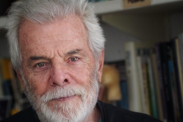 Víctor Laplace a los 81: La vida de un picaflor que ama actuar