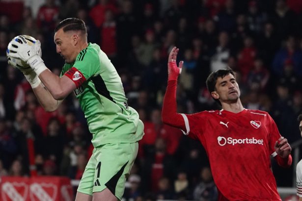 Franco Armani brilla, pero River no puede ante Independiente en Avellaneda