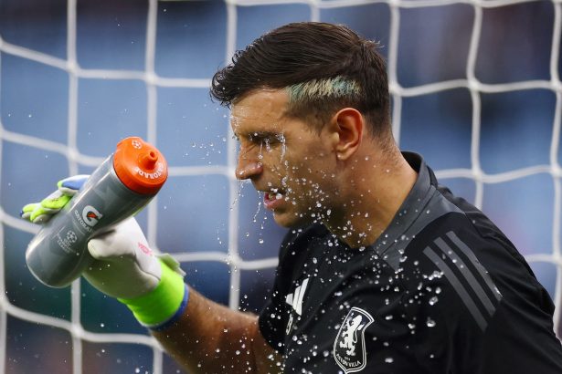 Dibu Martínez: El villano adorado por los franceses en Marsella