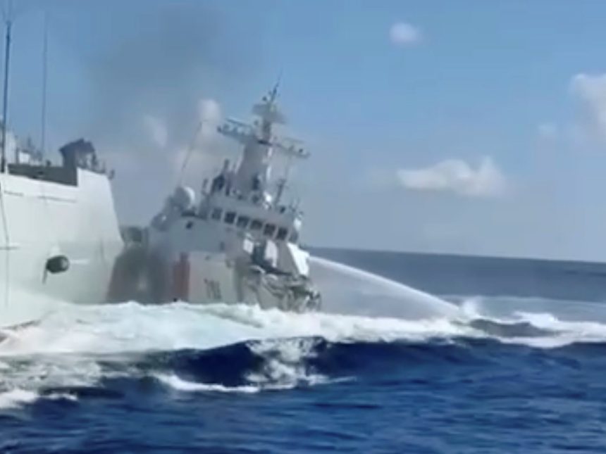 Impactante colisión: buques chinos persiguen a barco filipino en disputa