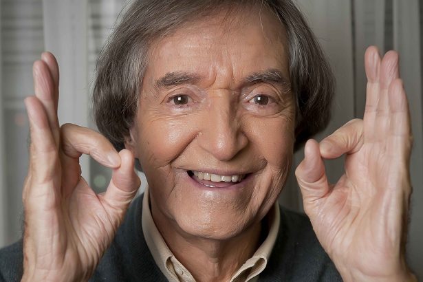 Carlitos Balá: Celebrando 100 Años de Risas y Homenajes