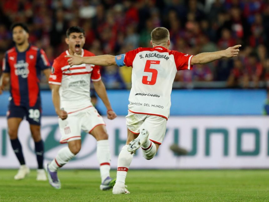 Estudiantes avanza en la Copa Libertadores con un penal agónico