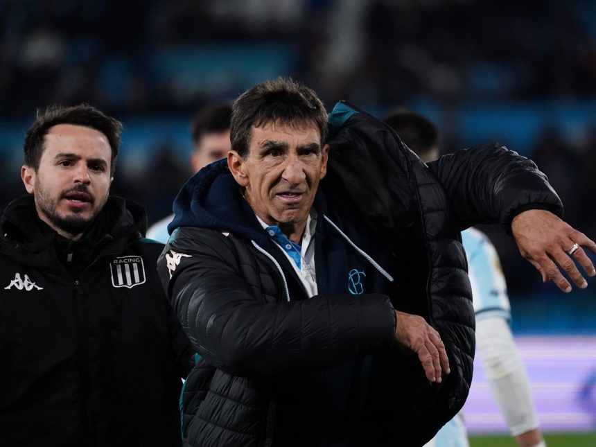 Furia en la Noche: Gustavo Costas Grita ‘Ladrón’ y es Expulsado