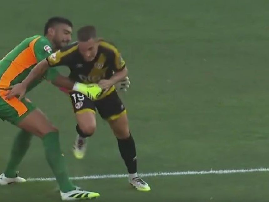 Impactantes bloopers de un arquero argentino en la Liga Española