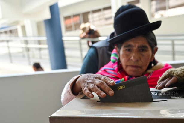 Bolivia: Cierre de elecciones y recuento con favoritos de derecha