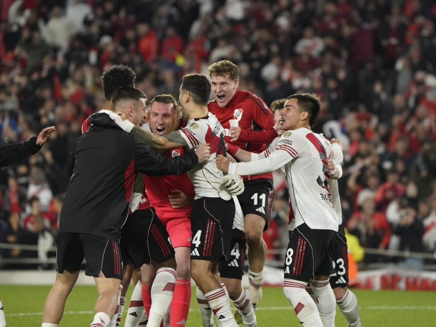 De la Crisis a la Gloria: River Plate Avanza en Libertadores