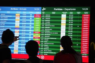 Caos en Aeroparque: Vuelos cancelados y largas filas por paro aéreo