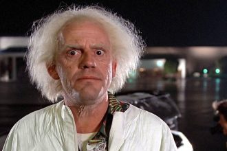 Christopher Lloyd: De ‘Doc’ en Volver al Futuro a Estrella en Merlina