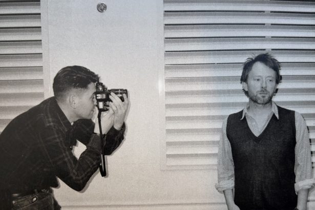 Descubre la Intimidad de Radiohead: 100 Fotos Inéditas y Rumores
