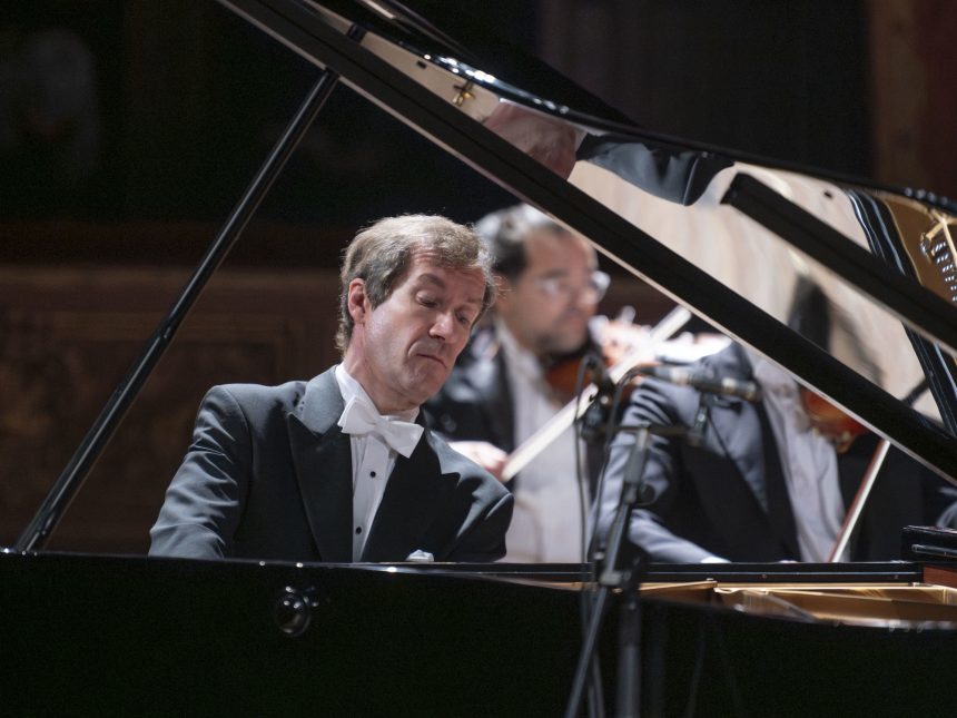 El Pianista Ruso que Conquistó Buenos Aires: Su Historia y Éxitos