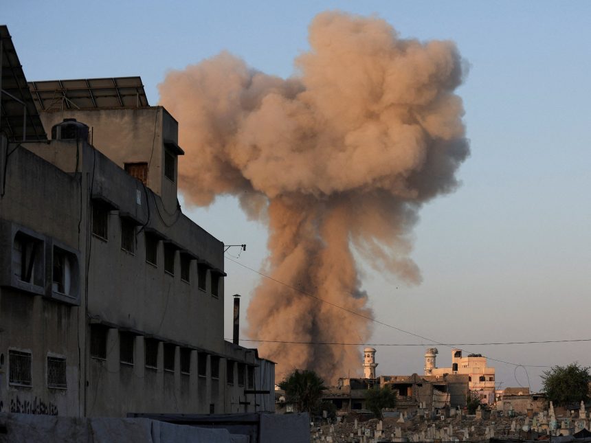 Israel lanza doble ataque a hospital en Gaza: múltiples víctimas reportadas