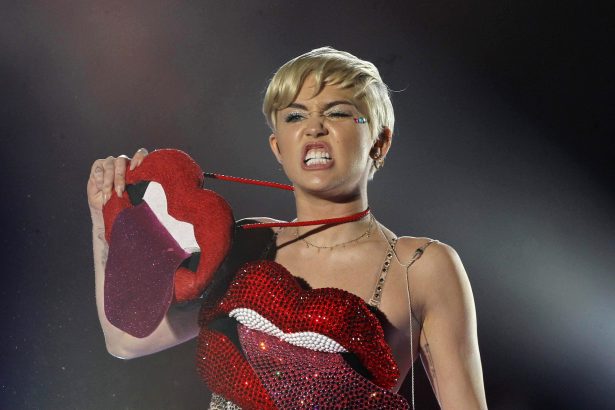 Miley Cyrus: El videoclip desnudo que cambió su imagen para siempre