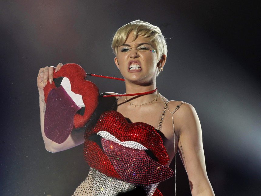 Miley Cyrus: El videoclip desnudo que cambió su imagen para siempre