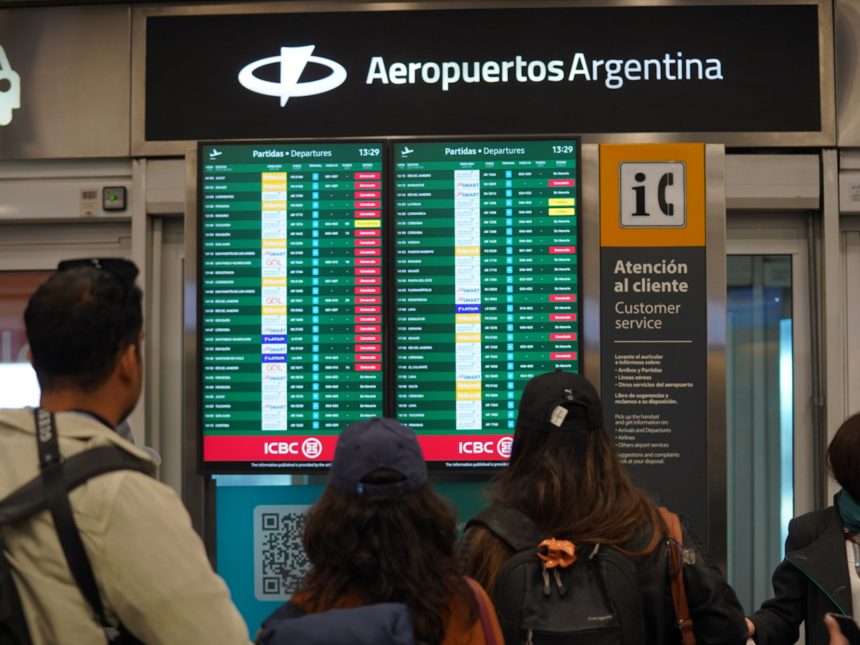 Impacto del Paro de Controladores: 180 Vuelos y 15,000 Pasajeros Afectados