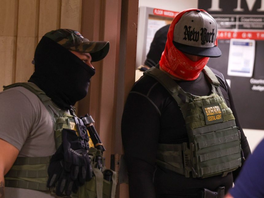 Policías enmascarados: el miedo de los migrantes en EE. UU