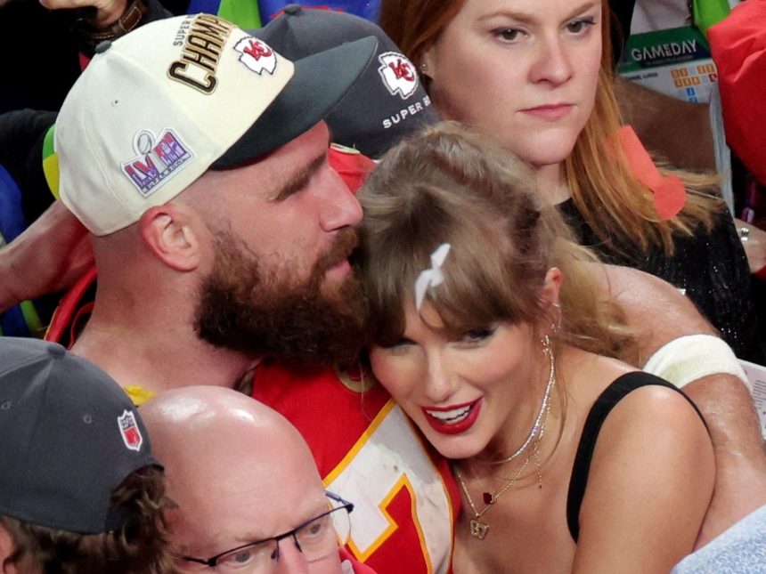 Taylor Swift y Travis Kelce: ¡Descubre las fotos de su mágico compromiso!