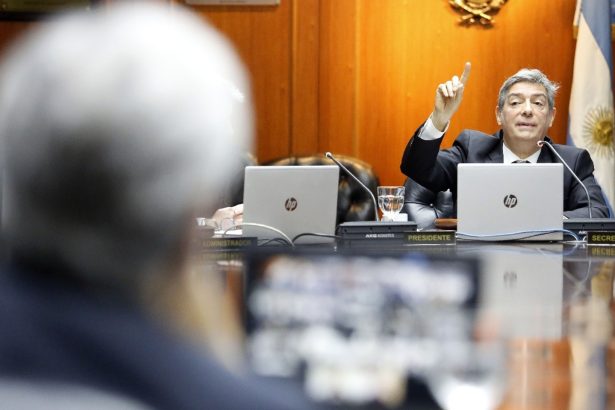 Avanzada K en la Justicia: Boicot al Presupuesto y Ataque a Capuchetti