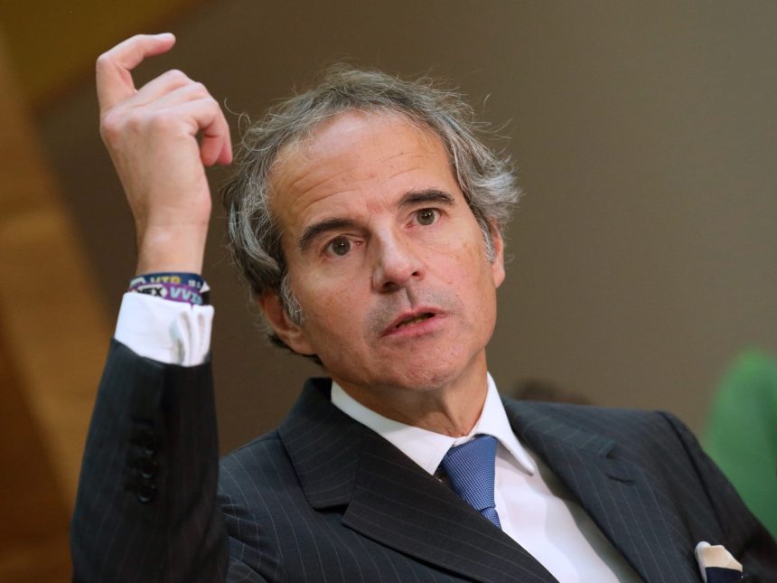 Rafael Grossi, líder del OIEA, se postula para secretario general de la ONU
