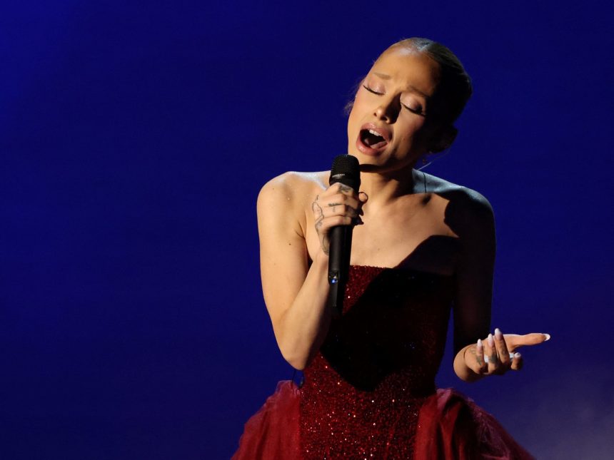 Ariana Grande insinúa su gira 2026 en un intrigante video