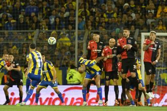 ¿Debió anularse el golazo de Di María? La polémica del VAR