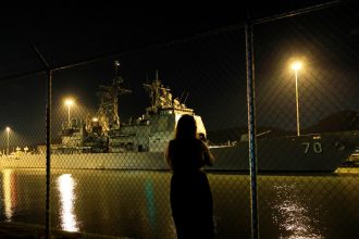 Buque lanzamisiles de EE.UU. navega al Caribe en tensión con Venezuela