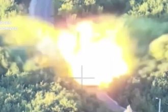 Ucrania desmantela puentes rusos con drones económicos y minas