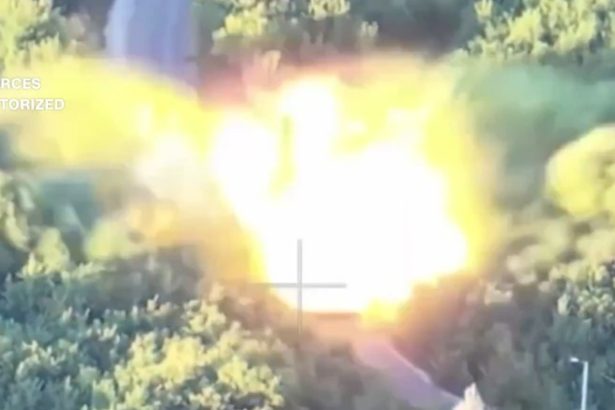 Ucrania desmantela puentes rusos con drones económicos y minas