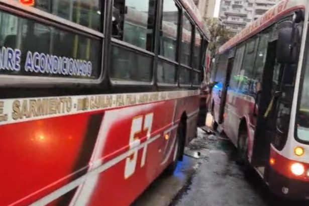 Accidente en Plaza Italia: 5 heridos tras choque de colectivos