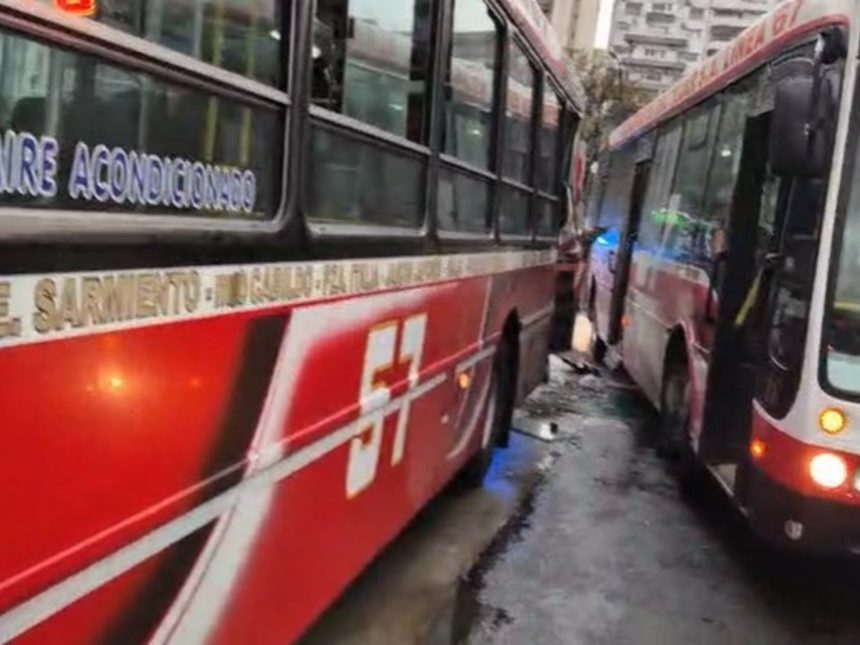 Accidente en Plaza Italia: 5 heridos tras choque de colectivos