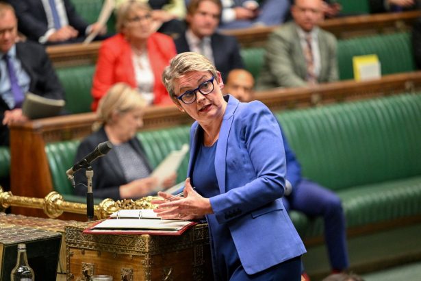 Gran Bretaña endurece condiciones para asilados y prohíbe reunificación