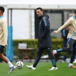 Scaloni sorprende con jóvenes talentos en práctica de la Selección