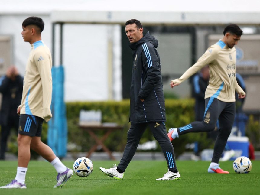 Scaloni sorprende con jóvenes talentos en práctica de la Selección