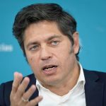 Kicillof se ríe de Milei: ‘¿Por qué no en un gimnasio?