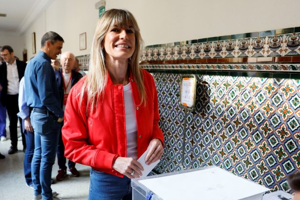Escándalo en España: Juez exige emails de la esposa de Sánchez