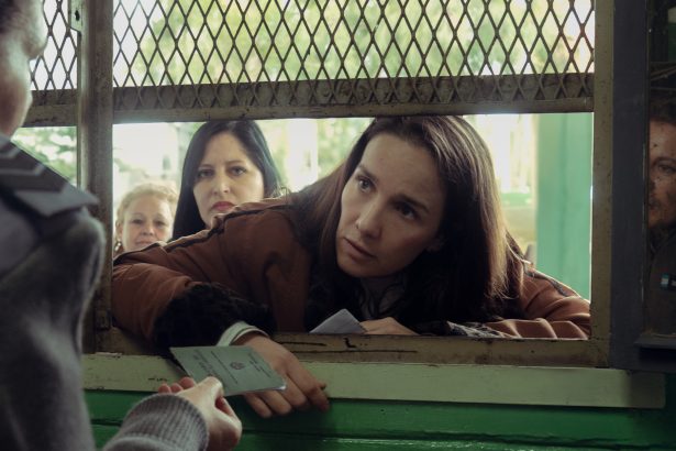Natalia Oreiro brilla en ‘La mujer de la fila’: una madre sufriente