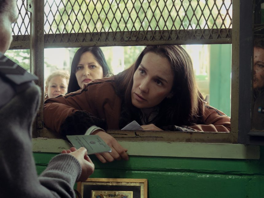 Natalia Oreiro brilla en ‘La mujer de la fila’: una madre sufriente
