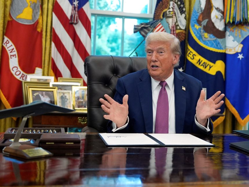 Trump: EE. UU. derribará aviones venezolanos que amenacen en el Caribe