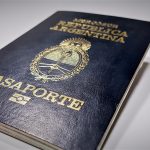 ¡Alerta! Miles de pasaportes con fallas: Argentinos deben devolverlos