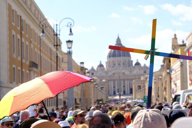 El Vaticano acoge su primer peregrinaje LGBT+ en el Jubileo