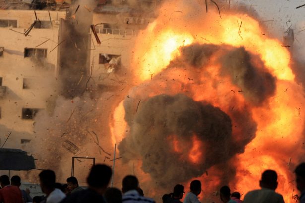 Israel Destruye Tercer Edificio en Gaza: La Intensificación del Conflicto