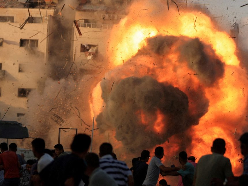 Israel Destruye Tercer Edificio en Gaza: La Intensificación del Conflicto