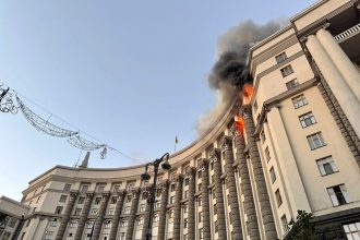 Rusia intensifica ataques en Ucrania: Drones alcanzan el Gobierno de Kiev